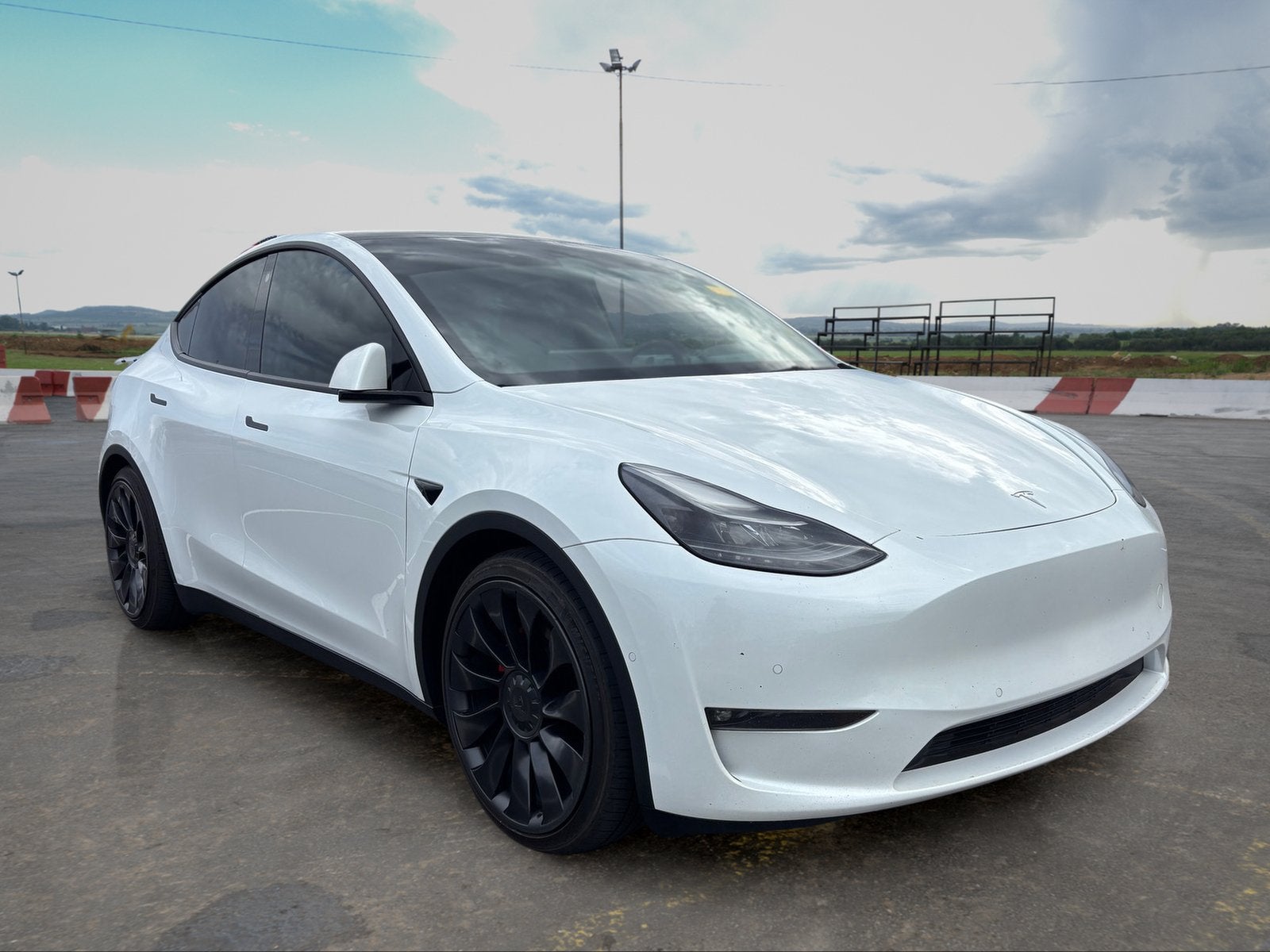 tesla model y 2022 7SAYGDEF8NF407725 image tesla model y 2022 7SAYGDEF8NF407725 image